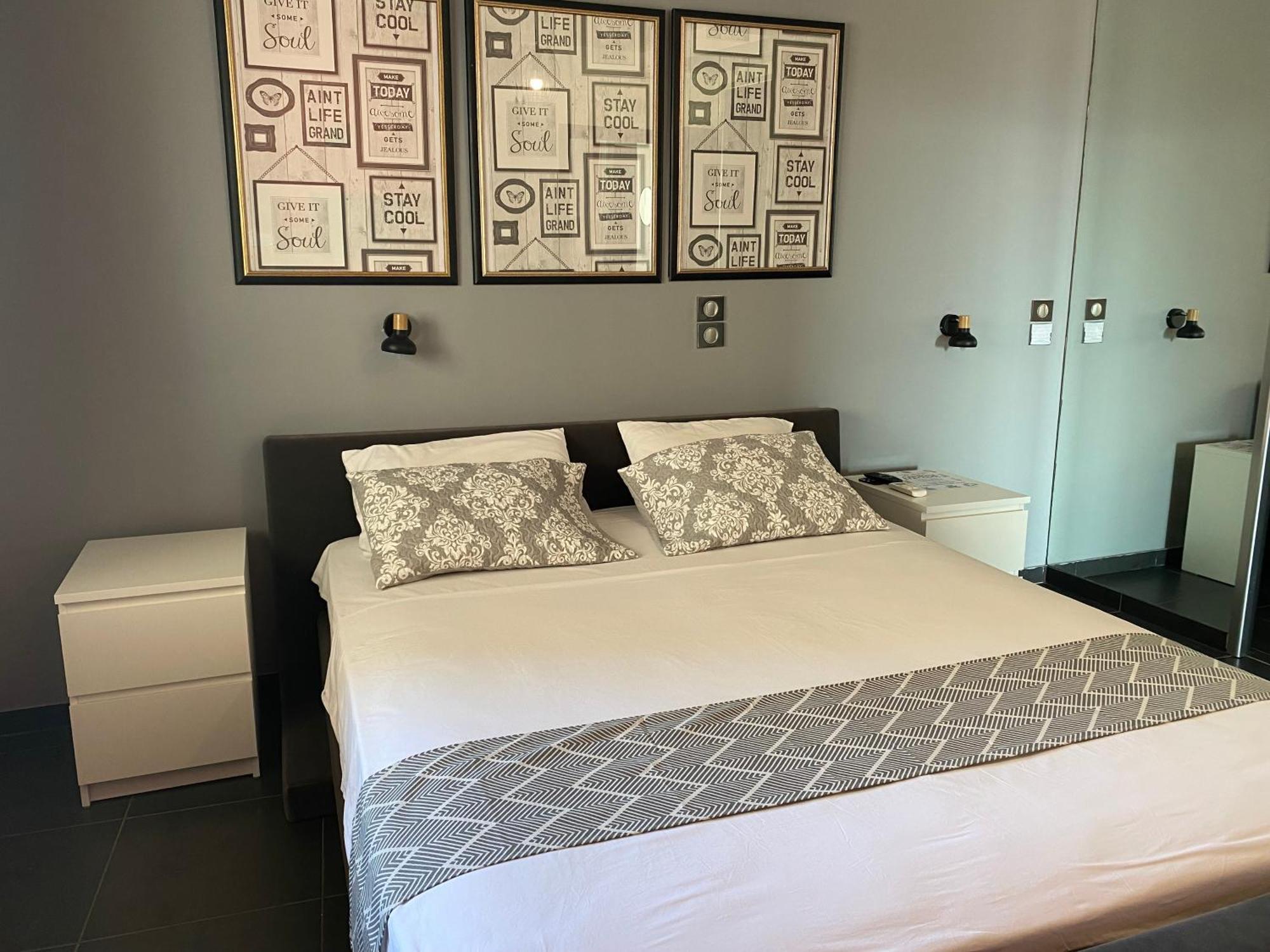 Luxury View Apartment 10Min From Athens Airport コロピオン エクステリア 写真